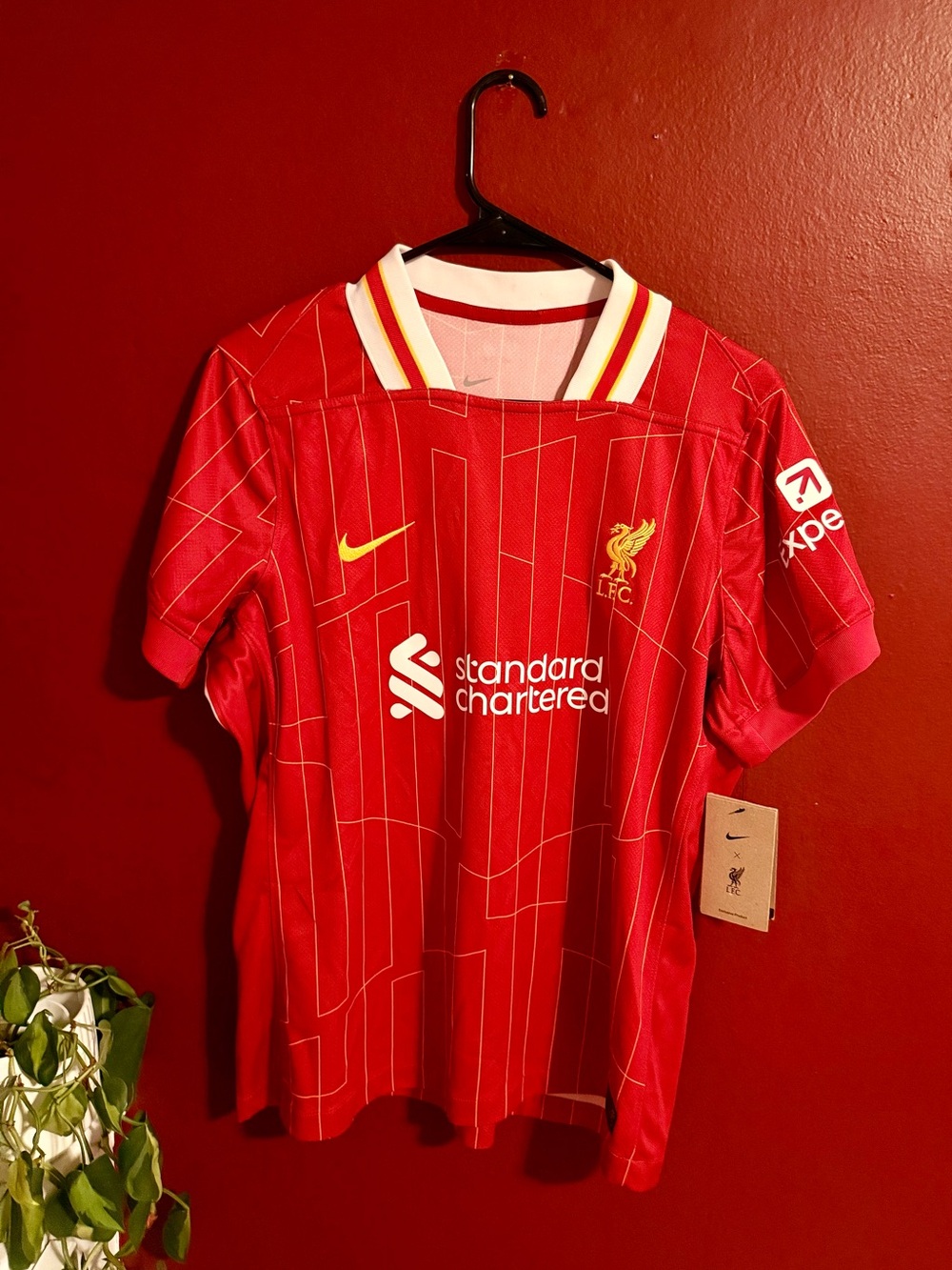 NWT Nike Liverpool F.C. 2024/25 Home Jersey - Women's L